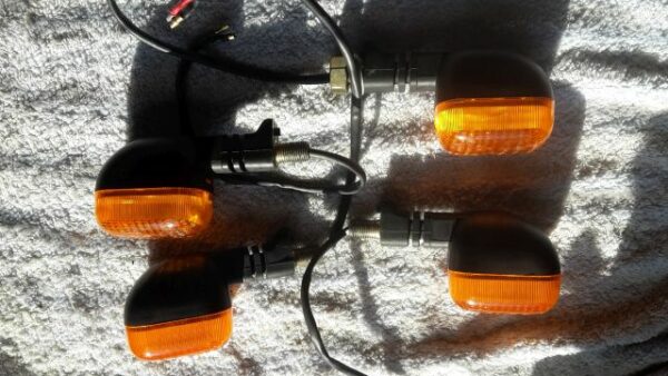 Ein Satz neuer Blinker ähnlich CEV 377/378