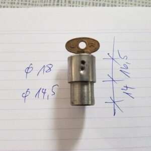 Italienisches Lenkschloss mit einem Schlüssel, wie an diversen, älteren Gilera verbaut.