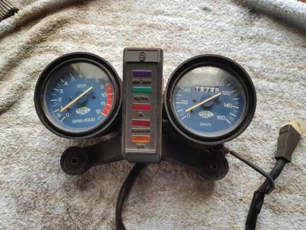 Gilera 200 T4: Tacho + Drehzahlmesser + Konsole