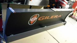 Große Gilera Leuchtreklame für Innenaufstellung.