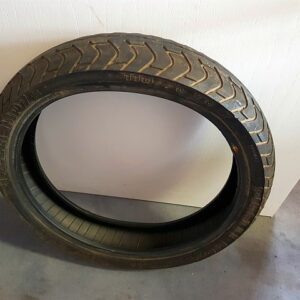 Gilera Saturno: Gebrauchter, originaler Vorderradreifen Pirelli MP7