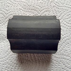 Gilera Strada/Arcore 125/150: Neuer Tankauflagegummi Rahmenoberrohr