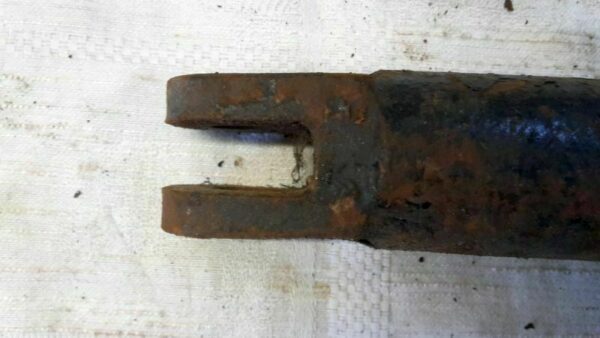 Eine gebrauchte, untere Anschlussstrebe – Bild 3