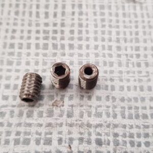 Gilera Saturno, alle BI4: Neue M6 Innensechskant-Madenschraube mit Öldruckbohrung im Zylinder